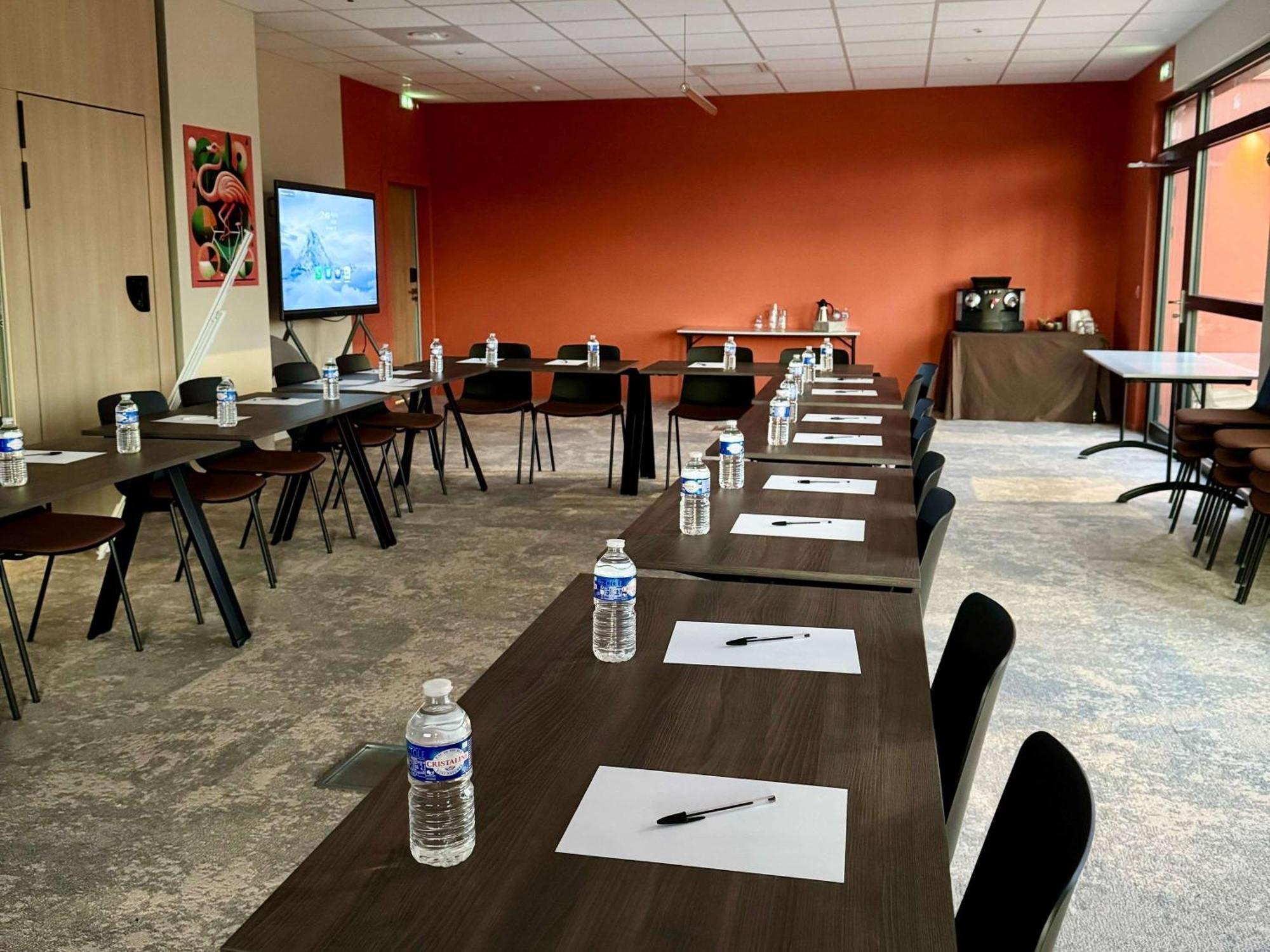 Aparthotel Adagio Access Porte De Camargue แซ็ง-มาร์ตอง-เดอ-ครูว์ ภายนอก รูปภาพ
