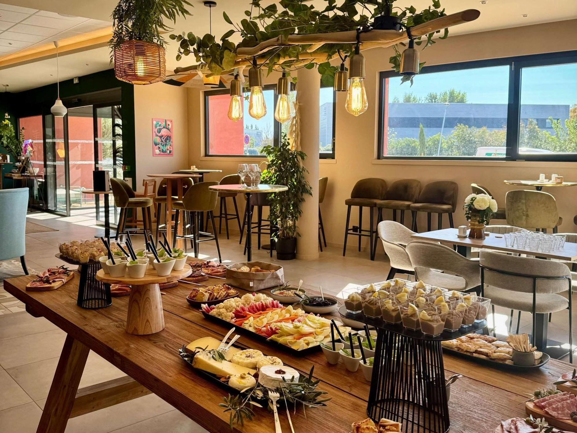 Aparthotel Adagio Access Porte De Camargue แซ็ง-มาร์ตอง-เดอ-ครูว์ ภายนอก รูปภาพ